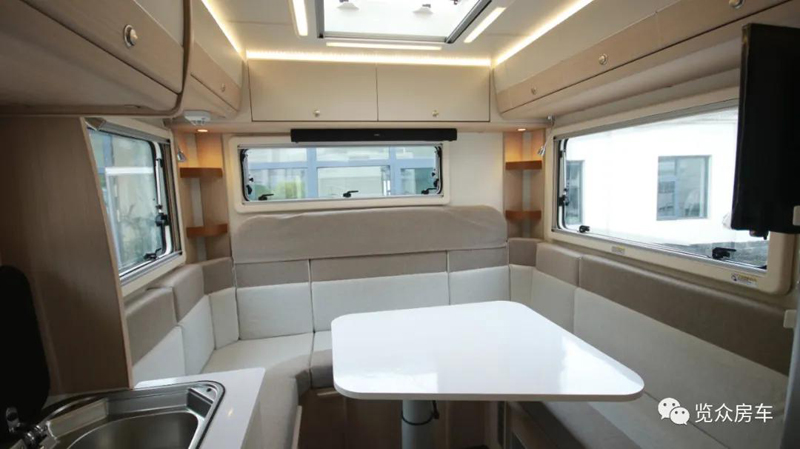 老人孩子房車(chē)旅行,選擇這款房車(chē)合適 老人孩子房車(chē)旅行,選擇這款房車(chē)合適