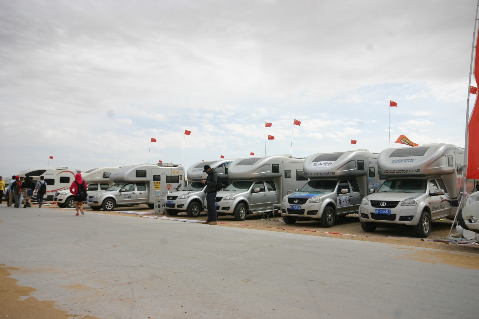 為什么他們都選擇是了一輛四驅(qū)房車(chē)自駕出行