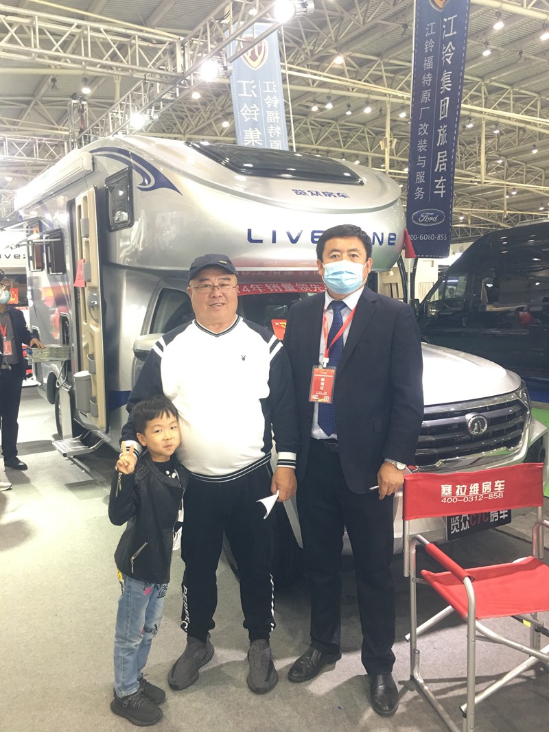 從這選房車的顧客怎么這么多？