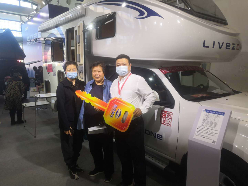 從這選房車的顧客怎么這么多？