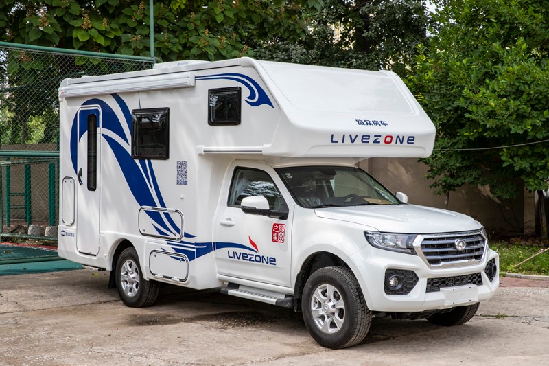 一家四口出行還是四驅(qū)的房車(chē)選擇