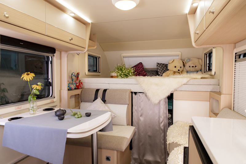 一家四口出行還是四驅(qū)的房車(chē)選擇