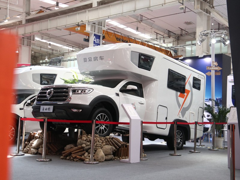 年度新車、自動檔、四驅(qū)，能選的房車