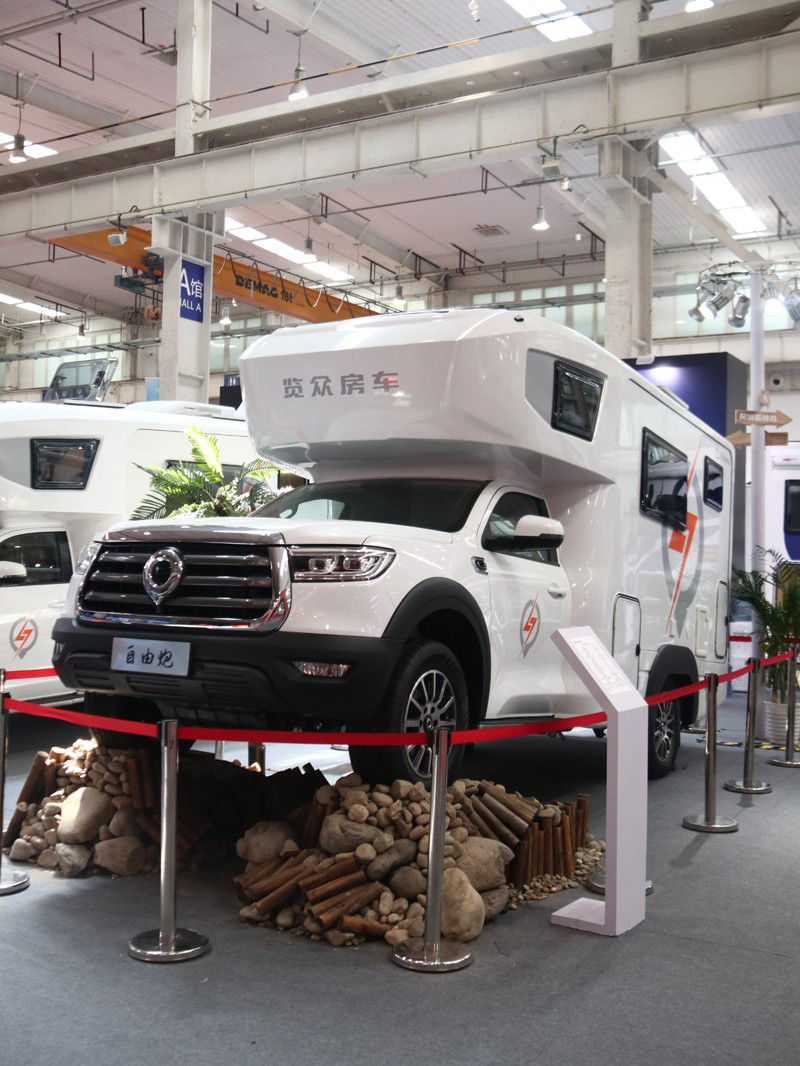 年度新車、自動檔、四驅(qū)，能選的房車