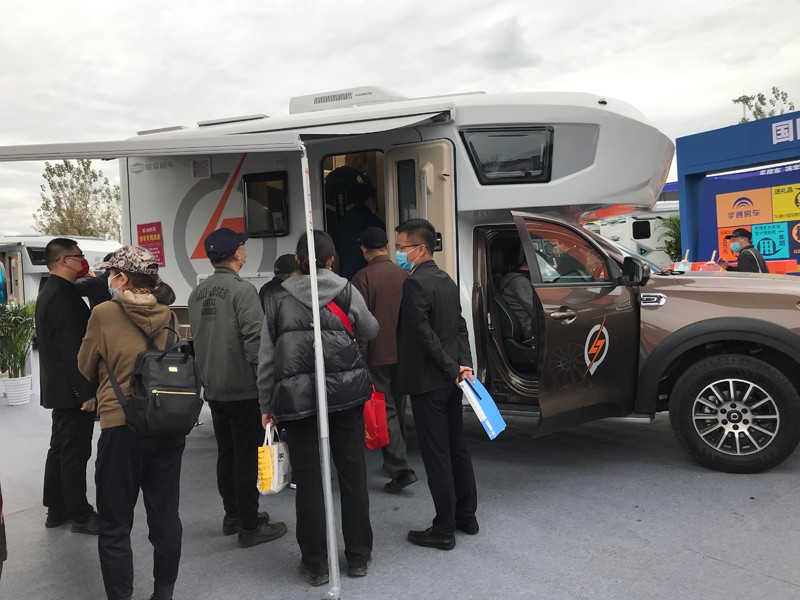 炮營集合，連看自由炮房車