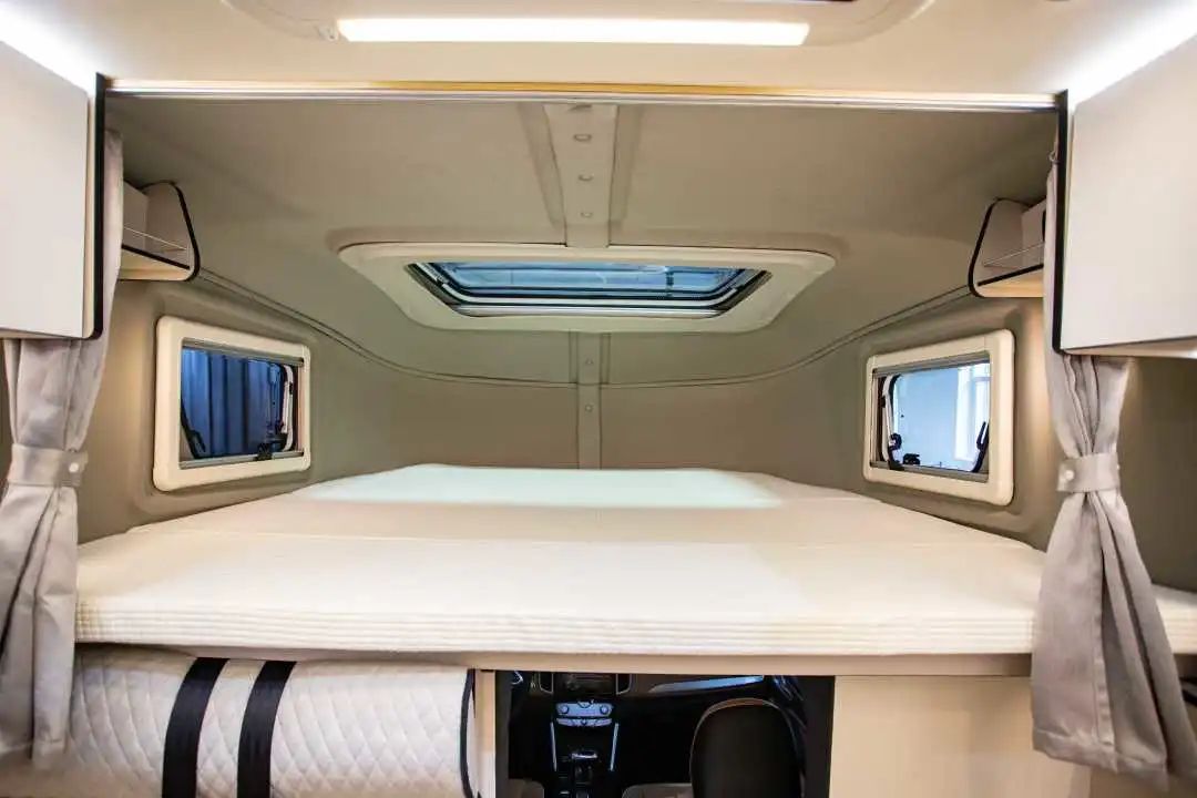 為什么覽眾房車要采用玻璃鋼“三明治”車身結(jié)構(gòu)? 為什么覽眾房車要采用玻璃鋼“三明治”車身結(jié)構(gòu)?