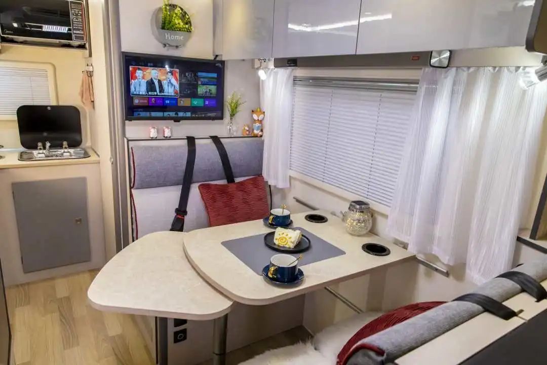 為什么覽眾房車要采用玻璃鋼“三明治”車身結(jié)構(gòu)? 為什么覽眾房車要采用玻璃鋼“三明治”車身結(jié)構(gòu)?