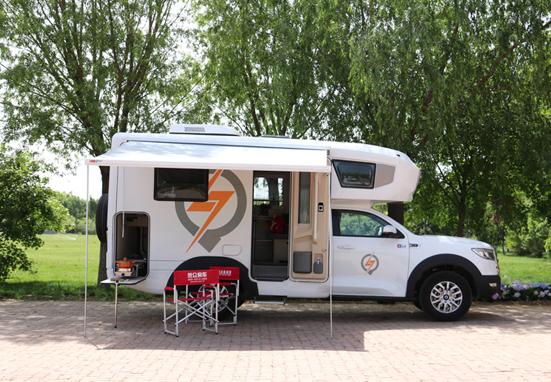 極致動力、四驅(qū)越野，樣樣都強，就是這款房車